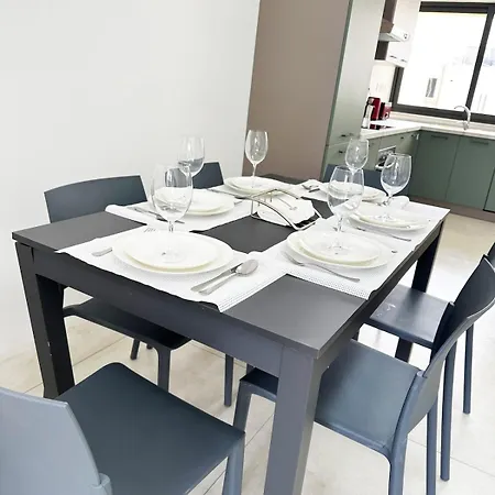 Deluxe Living - Paceville St. Julian's