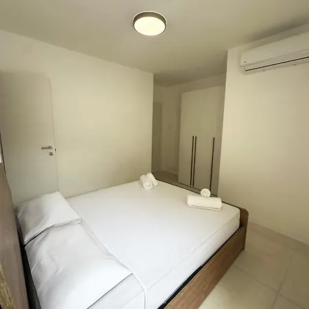 Deluxe Living - Pacaville Saint Julian's